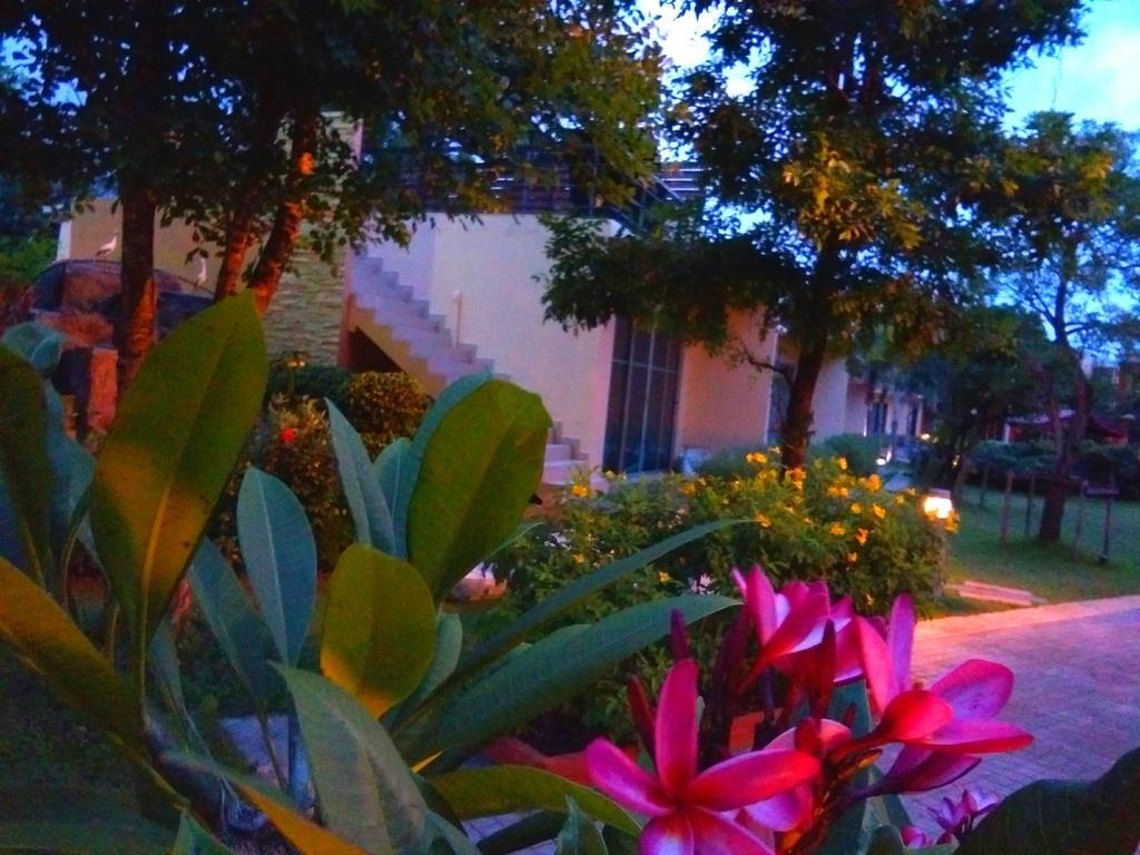 Proud Garden Aparthotel Bang Bo Екстериор снимка